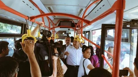 Adana'da Başkan Sözlü, otobüsle seyahat etti