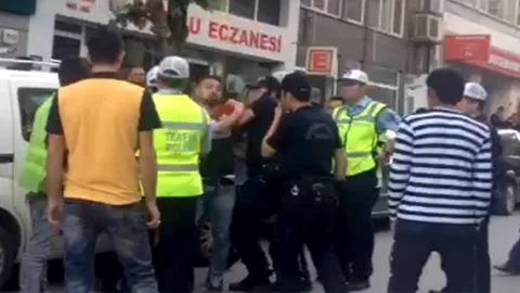 Bilecik'te alkollü sürücü, durdurulmasının ardından polisle arbede yaşadı