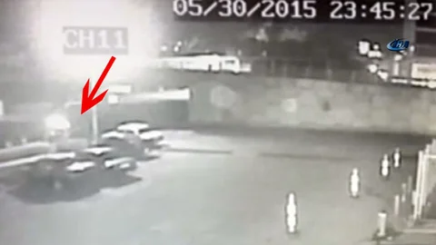 Zonguldak Ereğli'de köprüden düşen otomobilin kazası güvenlik kamerasında görüntülendi