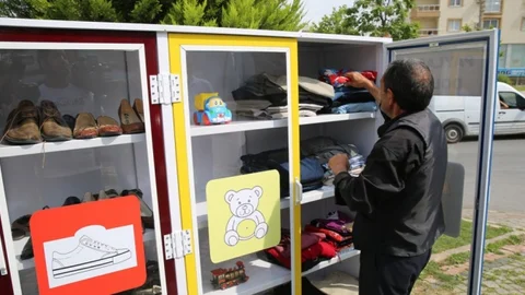 İzmir Buca'da Paylaşım Dolabı ile ihtiyaç sahiplerine destek