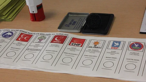 Edirne'de oy verme işlemi 24 saat sürüyor