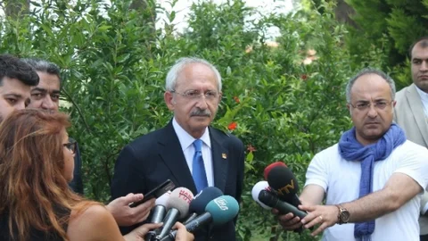 Kemal Kılıçdaroğlu İzmir'de gazetecilerin sorularını yanıtladı