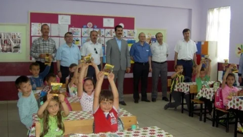 Balıkesir Gönen'de Kuru Üzüm Dağıtımı