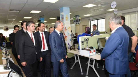 Erzurum'da Efkan Ala Turkcell Global Bilgi merkezini gezdi