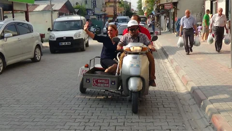 Osmaniye'de MHP'li Aday Motosikletle Seçim Çalışması Yaptı