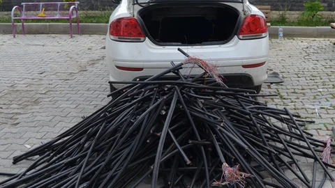 Manisa'da kablo hırsızlığı suçüstü yakalandı