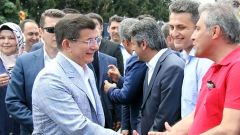 Antalya'da Davutoğlu miting için geldi