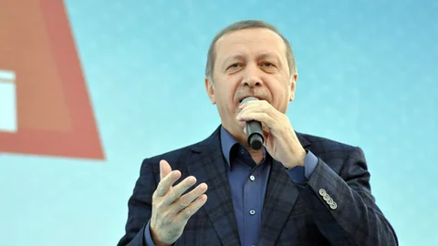 Cumhurbaşkanı Erdoğan, Diyarbakır'daki patlamanın ardından HDP Eş Başkanı Selahattin Demirtaş'ı aradığını, fakat kendisinin telefona çıkmadığını belirtti.