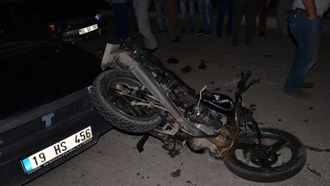 Çorum'da motosiklet ile otomobil çarpıştı