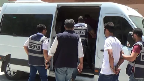 Elazığ'da kız kaçırma olayında 2 kişi silahla yaralandı.