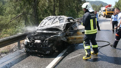 Marmaris'te otomobil kazası: Sürücü hastaneye kaldırıldı