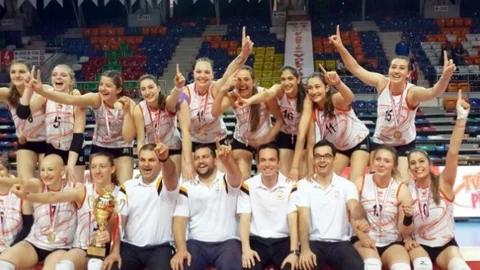 Ankara'da Eczacıbaşı Genç Kız Takımı şampiyon oldu