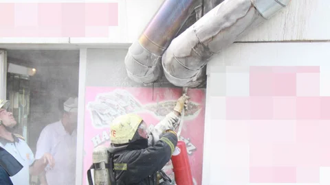 Samsun'da iş yerinde çıkan baca yangını çevrede korku yarattı.