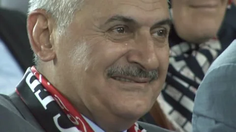 Çekmeköy'de Erzincanlılarla buluşan Binali Yıldırım gözyaşlarını tutamadı