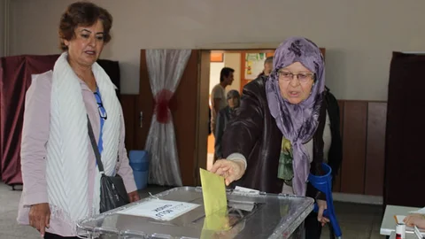 Eskişehir'de 2015 Genel Seçimleri için oy verme işlemleri başladı