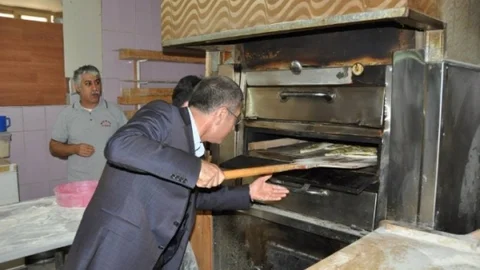 Giresun'da Bakan Canikli Pide Pişirdi