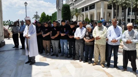 İzmir'de İtfaiyeciler Haklarını İstiyor