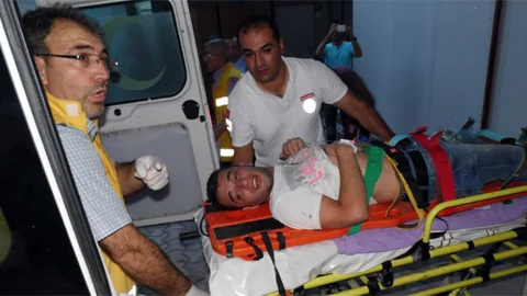 Adıyaman'da otomobil şarampole uçtu, 5 kişi yaralandı.