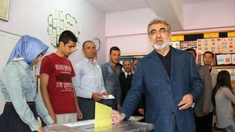 Kayseri'de Bakan Yıldız oyunu kullandı