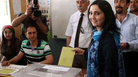 HDP Eş Genel Başkanı Figen Yüksekdağ, seçimlerde oyunu kullandı ve umut dolu mesajlar verdi.