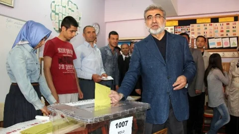 Kayseri'de Bakan Yıldız Oyunu Kullandı