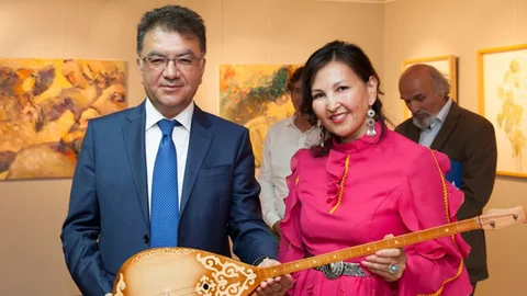 Küçükçekmece'de sergiye Türk ve Kazak ressamlar katıldı