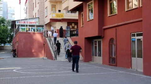 Diyarbakır'da oy verme işlemleri başladı