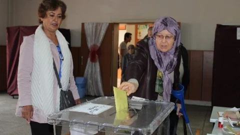Eskişehir'de oy verme işlemleri başladı