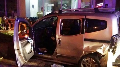 Düzce'de iki aracın çarpıştığı kazada 3 kişi yaralandı