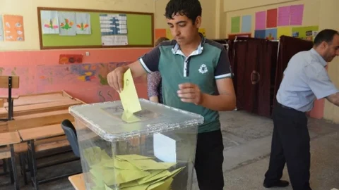 Siverek'te oy verme işlemleri saat 08.00'de başladı
