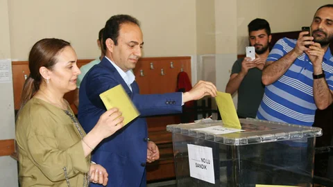 Şanlıurfa'da oyunu kullanan Osman Baydemir
