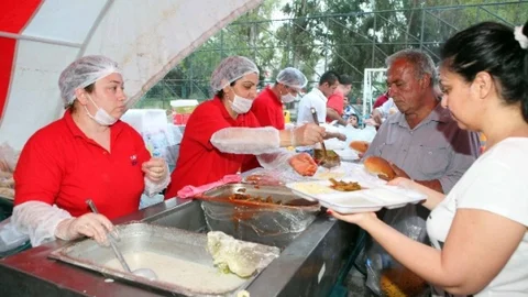 Bayraklı'da Ramazan İçin İftar Çadırları Kuruluyor