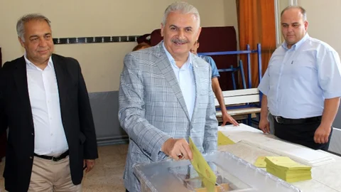 Binali Yıldırım İzmir'de oyunu kullandı