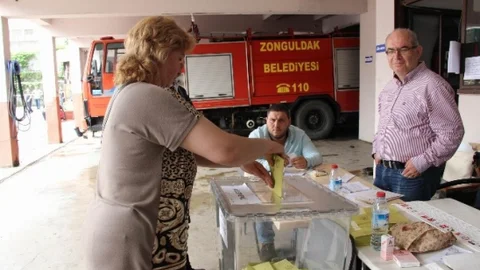 Zonguldak'ta oy kullanma işlemleri başladı