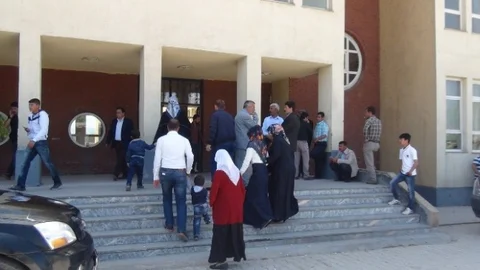 Bitlis'te Tatvan'da oy verme işlemi sabah saat 08.00'de başladı