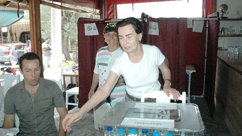 Muğla Bodrum'da Fatma Girik oyunu kullandı