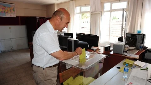 Seferihisar'da oy verme işlemi başladı