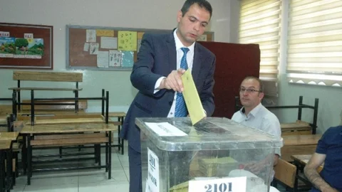 Van'da Özay İlhan Oyunu Kullandı