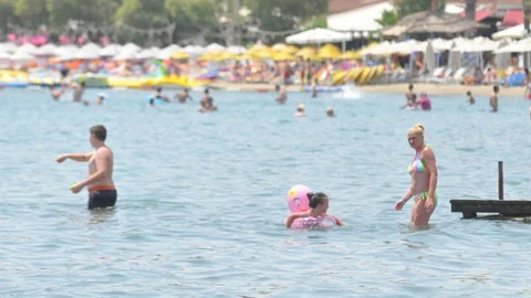 Bodrum'da plajlar yalnızca turistlerle doldu