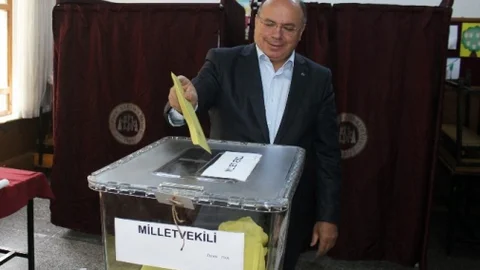 Muğla'da Vali Amir Çiçek oyunu kullandı