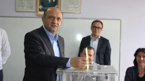 Kocaeli’de Bakan Işık Oyunu Kullandı
