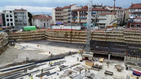 Karamürsel'de yeni bir kent meydanı inşa ediliyor