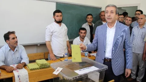 Diyarbakır'da Bakan Eker oyunu kullandı