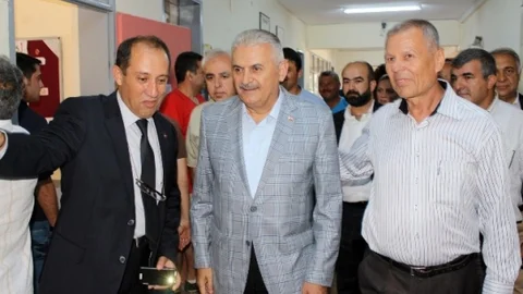 Binali Yıldırım İzmir'de oyunu kullandı