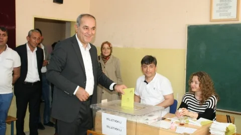 Düzce'de MHP Adayı Abdullah Danışmaz oyunu kullandı