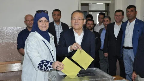Balıkesir'de Başkan Uğur oyunu kullandı