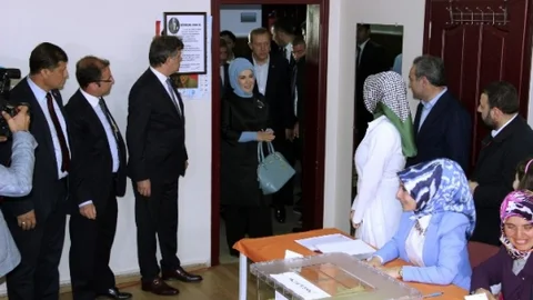 Cumhurbaşkanı Erdoğan Saffet Çebi İlkokulu'nda oyunu kullandı