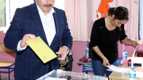 Bahçelievler'de Oy Kullandı
