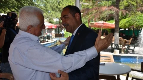 Malatya'da MHP'li Yıldız ailesi oylarını kullandı