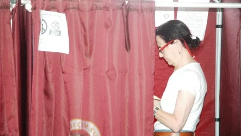 Muğla Bodrum'da ünlü isimler oy kullandı